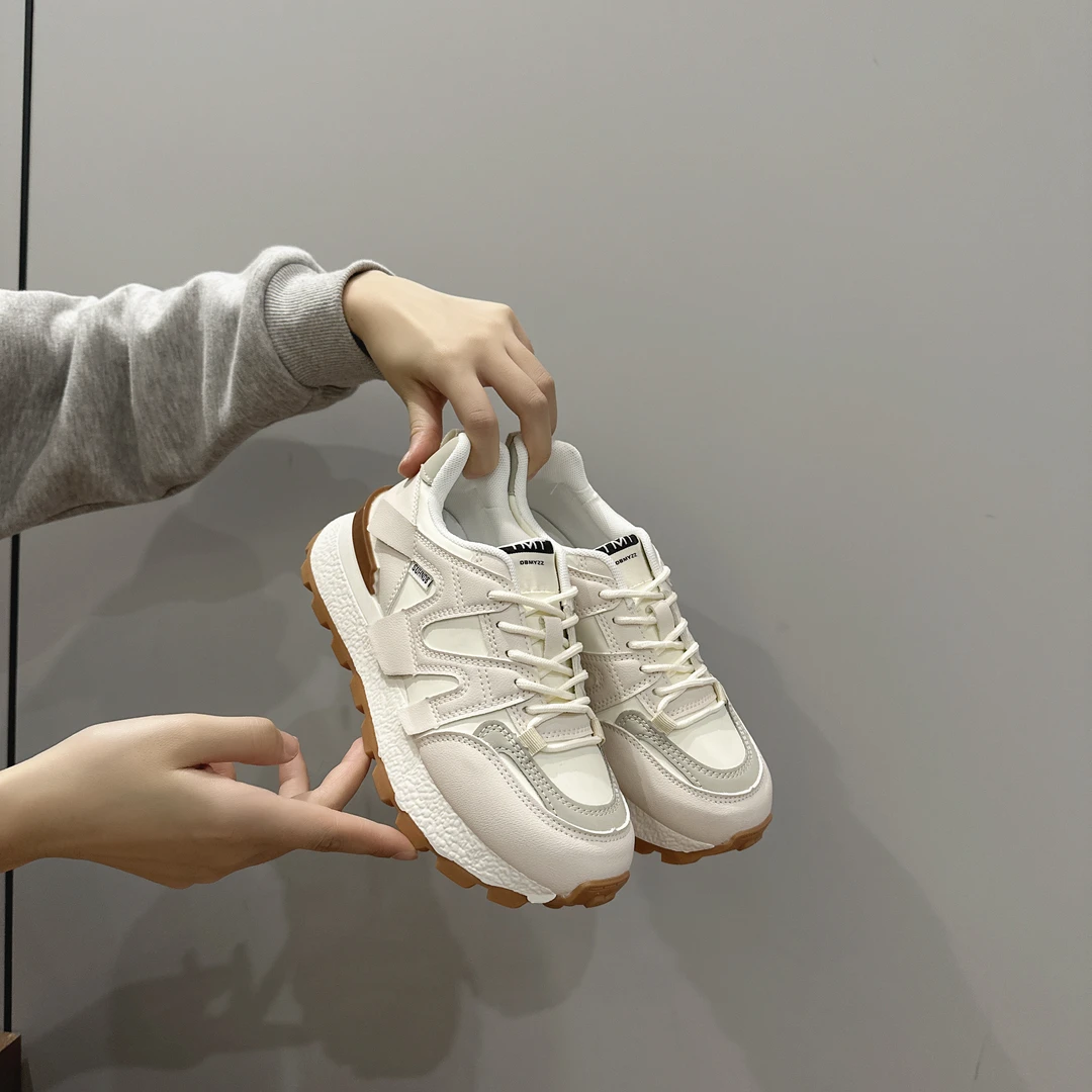 新冬季新款休闲板鞋网红时尚百搭透气秋冬款厚底ins女鞋