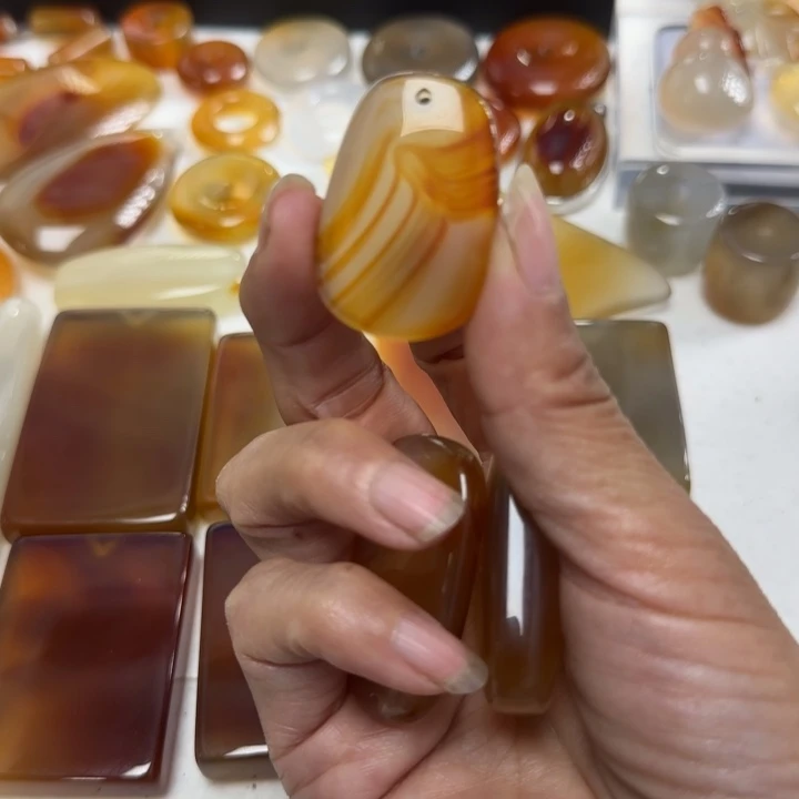 玛瑙/玉髓颈饰未镶嵌八*