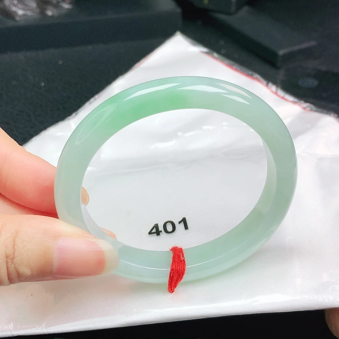 翡翠手镯（贵妃镯）未镶嵌