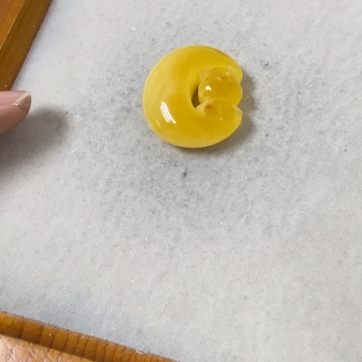 蜜蜡裸石未镶嵌吊坠