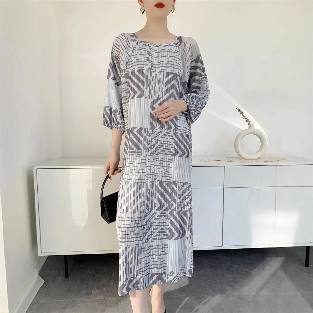 原创设计感三宅风2025春夏褶皱连衣裙女印花法式条纹气质长裙