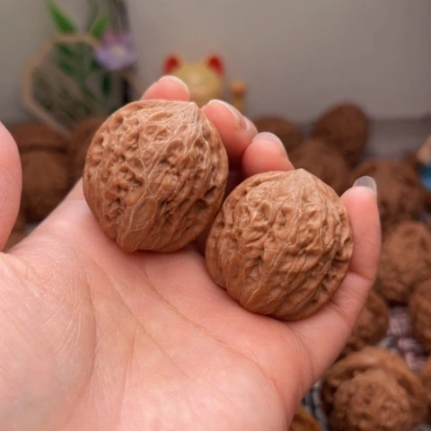 吊坠文玩核桃铁锤有点黄