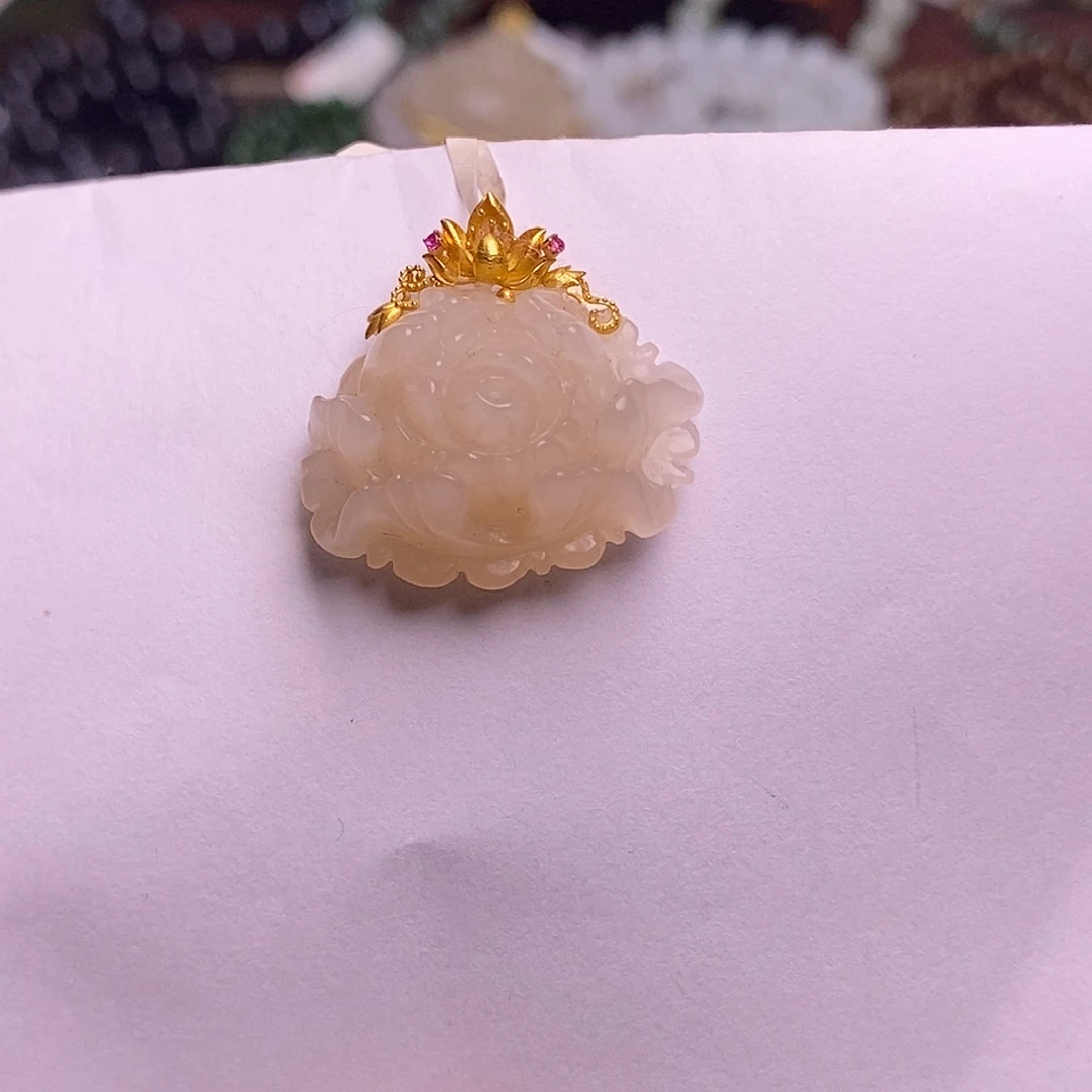 和田玉未镶嵌颈饰藕粉老熟料紅粉金镶牡丹