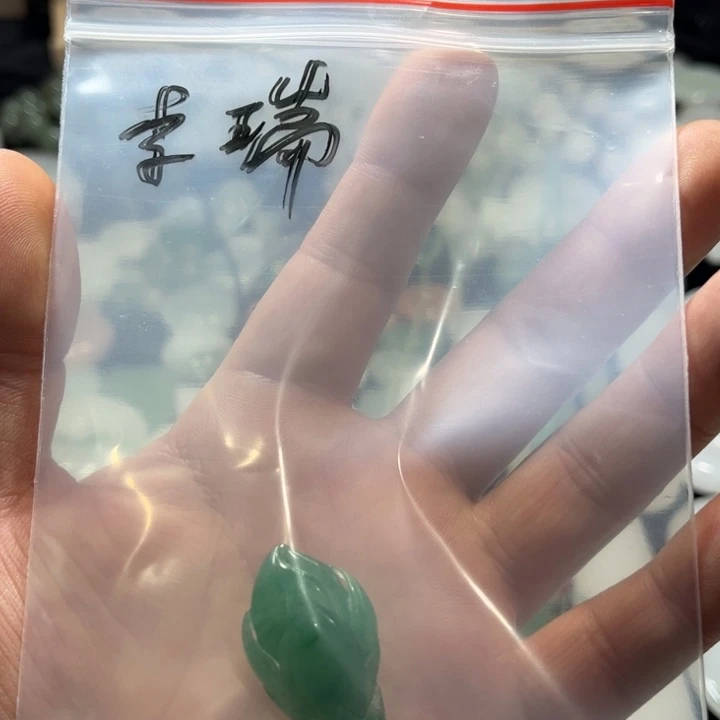 石英质玉未镶嵌颈饰