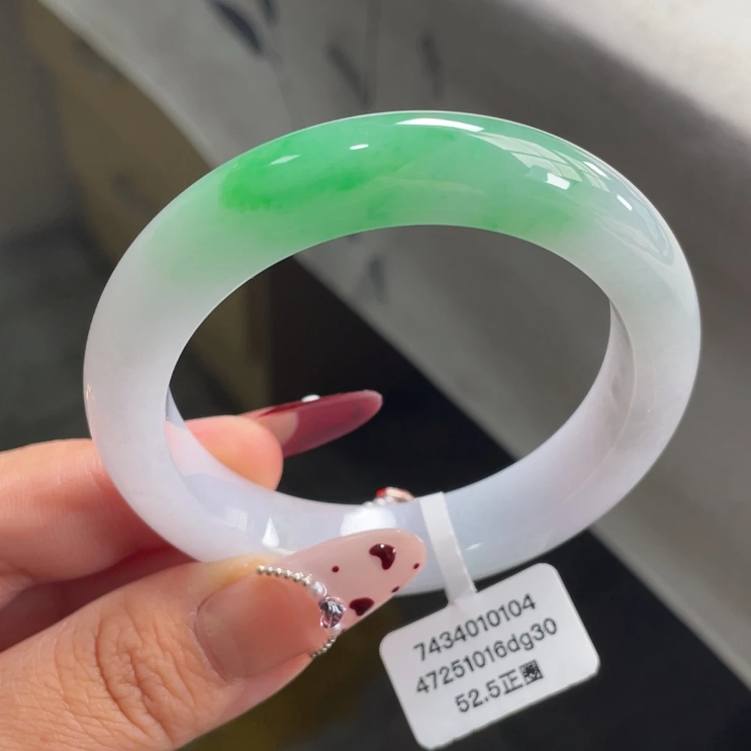 翡翠未镶嵌手镯白底青正圈手镯