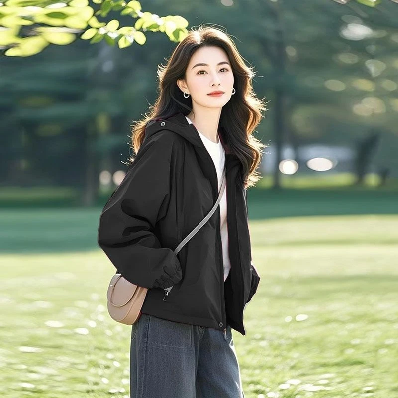 2025春装爆款独特连帽冲锋衣宽松外套女春季百搭通勤休闲小众夹克