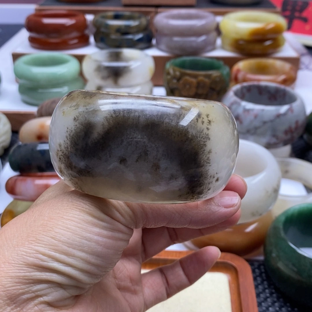 石英质玉手镯未镶嵌H****?