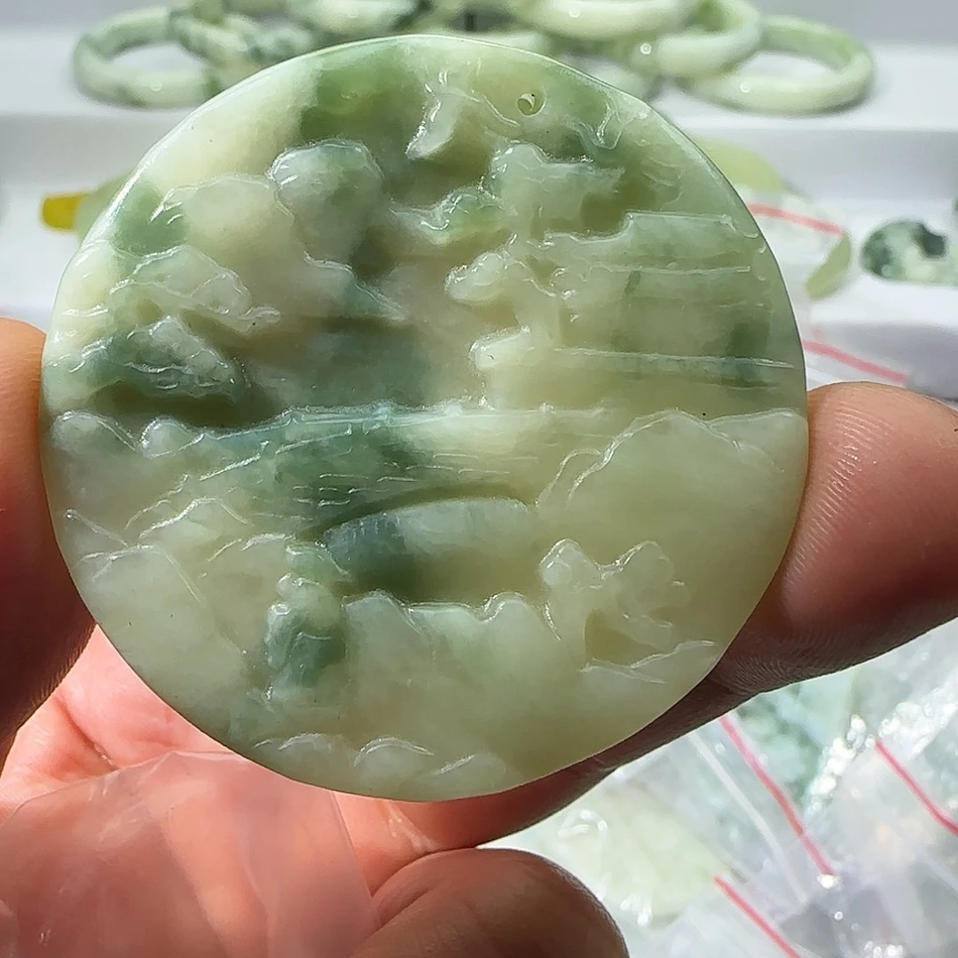 透闪石-蛇纹石玉未镶嵌颈饰