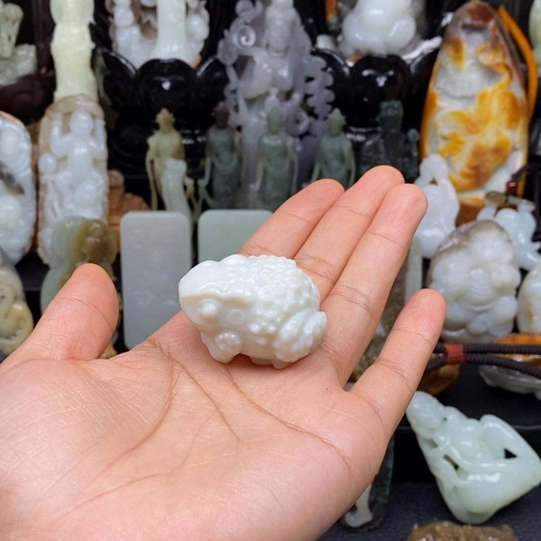 和田玉颈饰未镶嵌文*