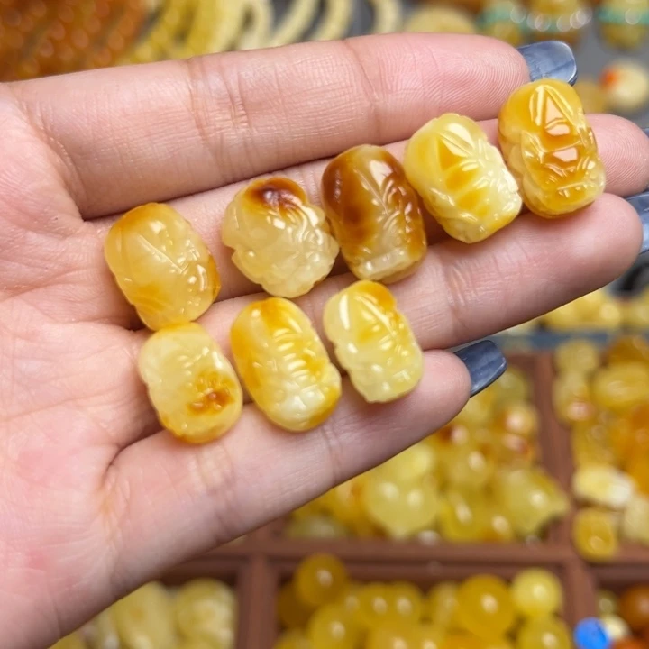 蜜蜡未镶嵌珠宝奇石-126/微瑕放漏天然蜜蜡貔貅吊坠多样性发一