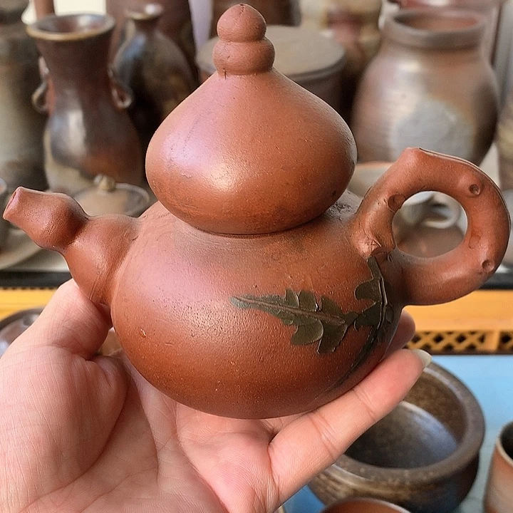 陶瓷材料制作而成