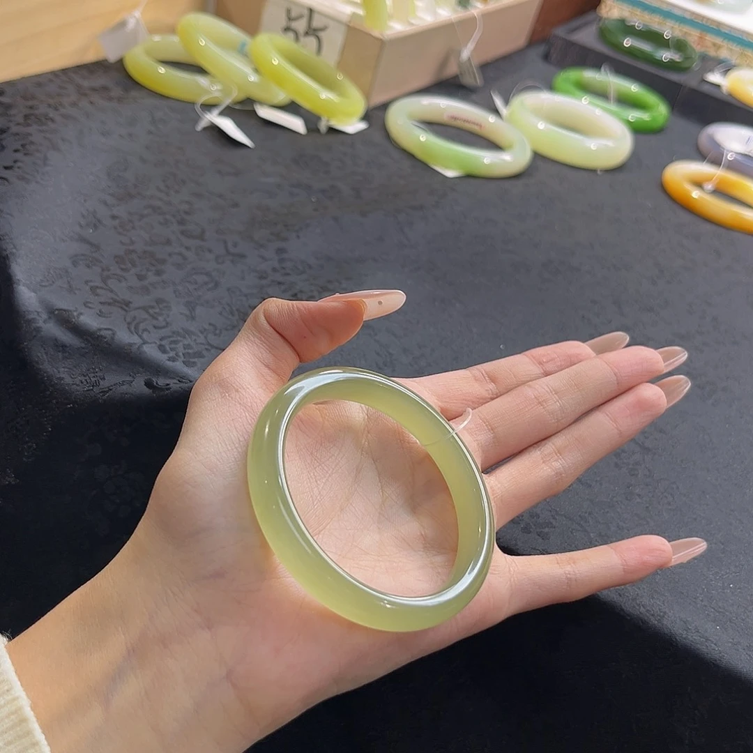 和田玉未镶嵌手镯