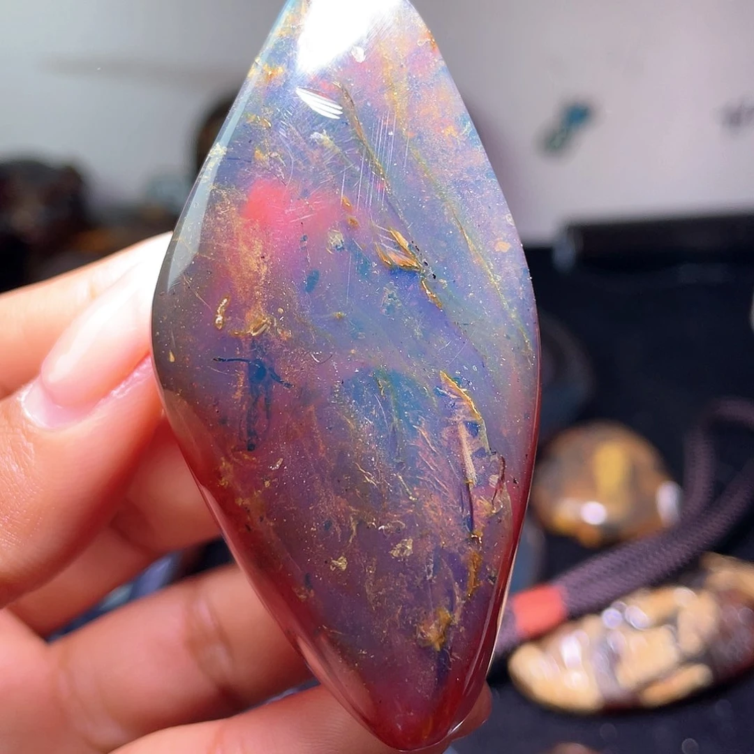 琥珀裸石未镶嵌？