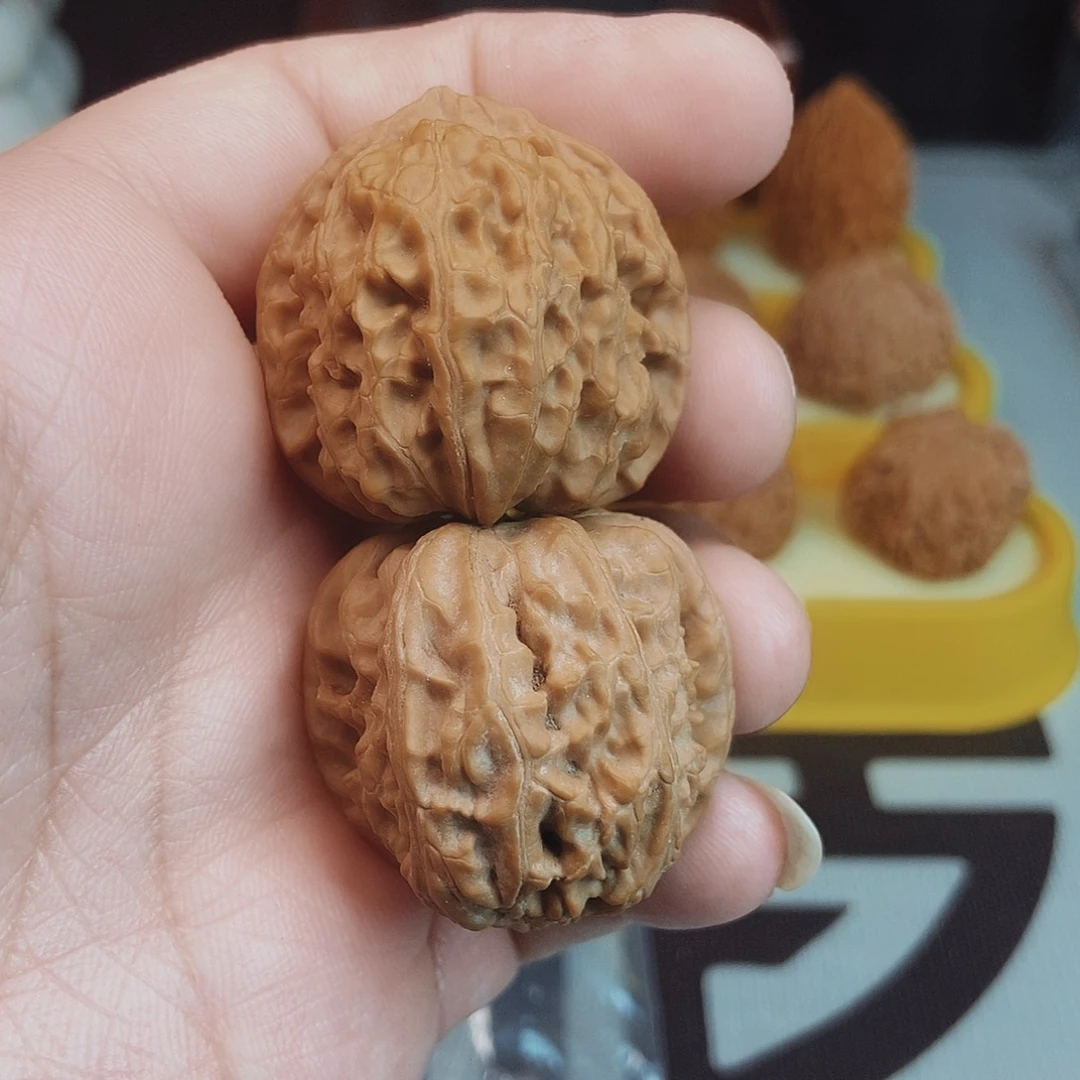 34全品三角白核桃手把件！