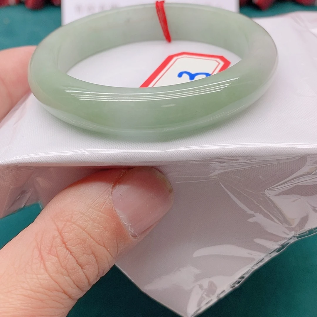 翡翠手镯未镶嵌一****y0333334344