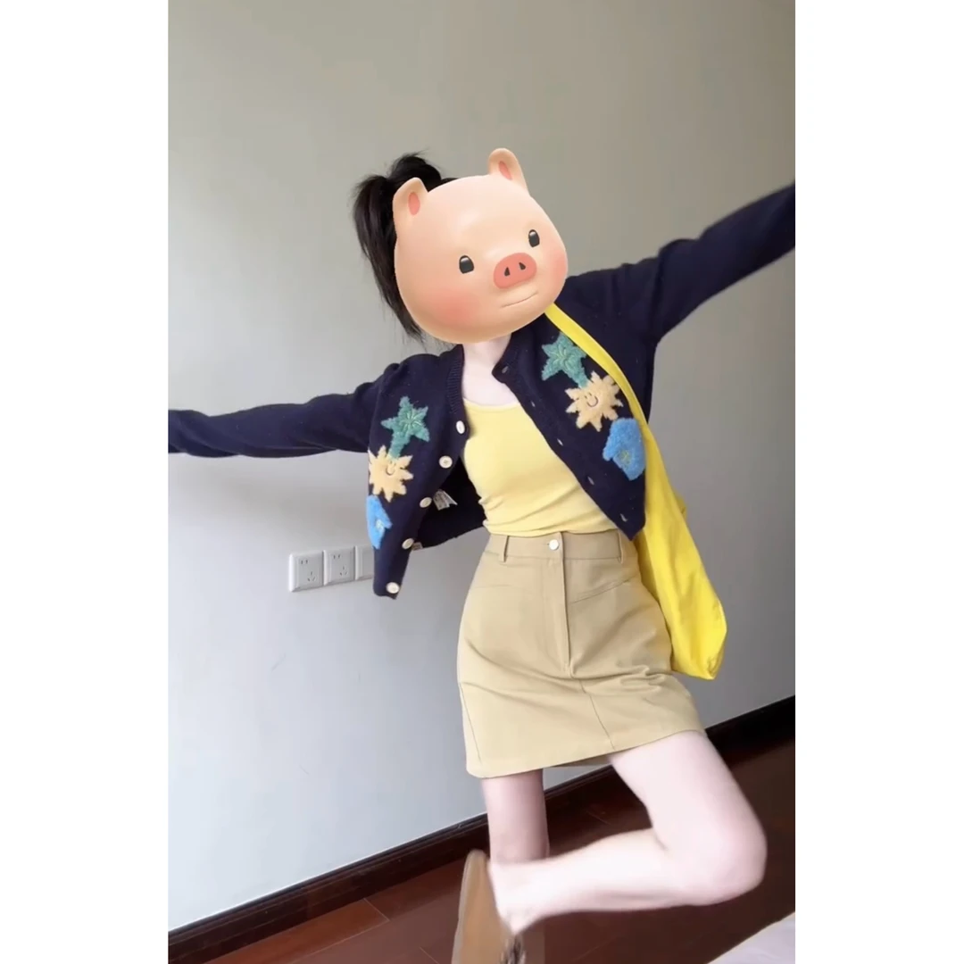 时尚穿搭女2025早秋新款小众洋气针织开衫百搭吊带显瘦短裙三件套