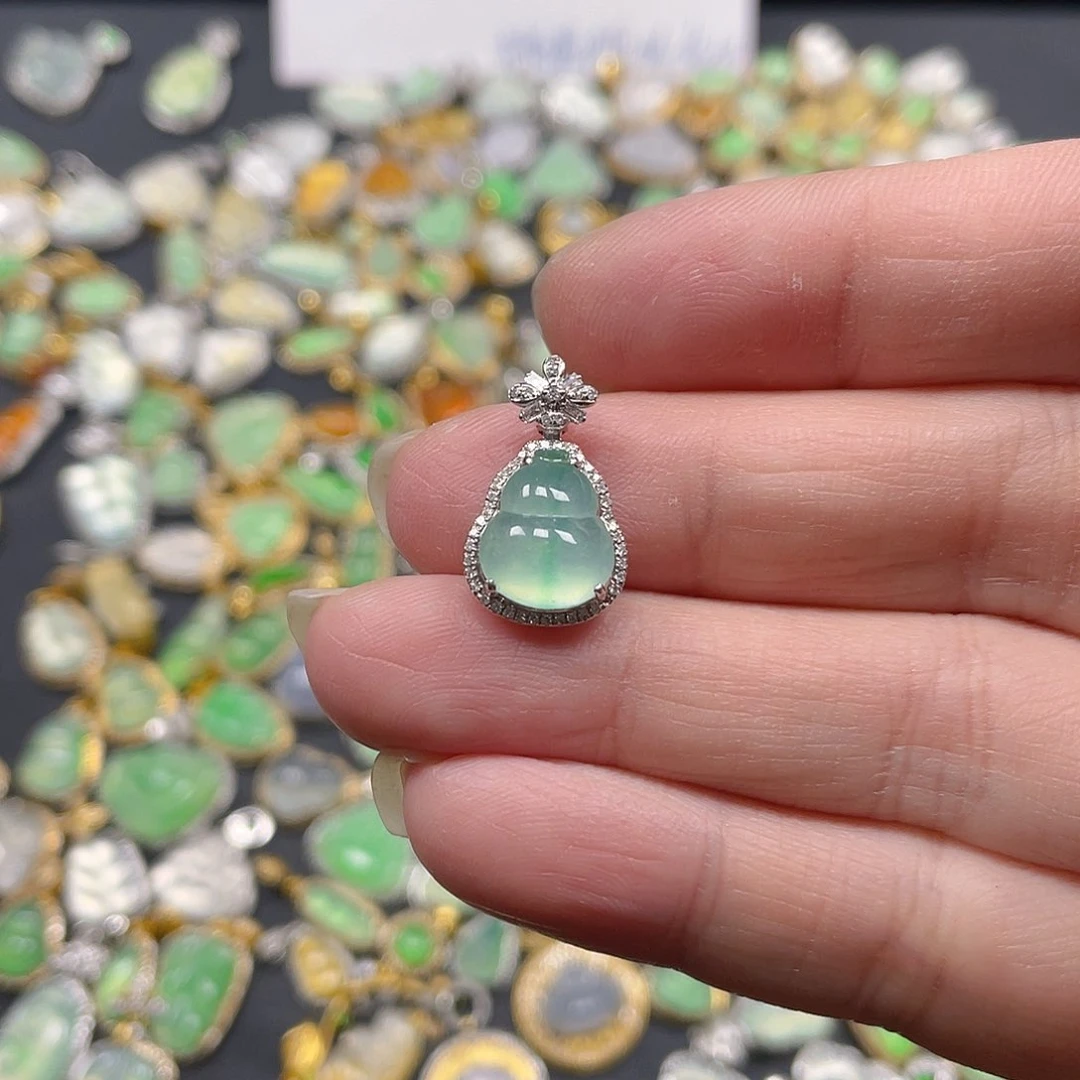 翡翠颈饰18K金镶嵌?****天然翡翠18kA货