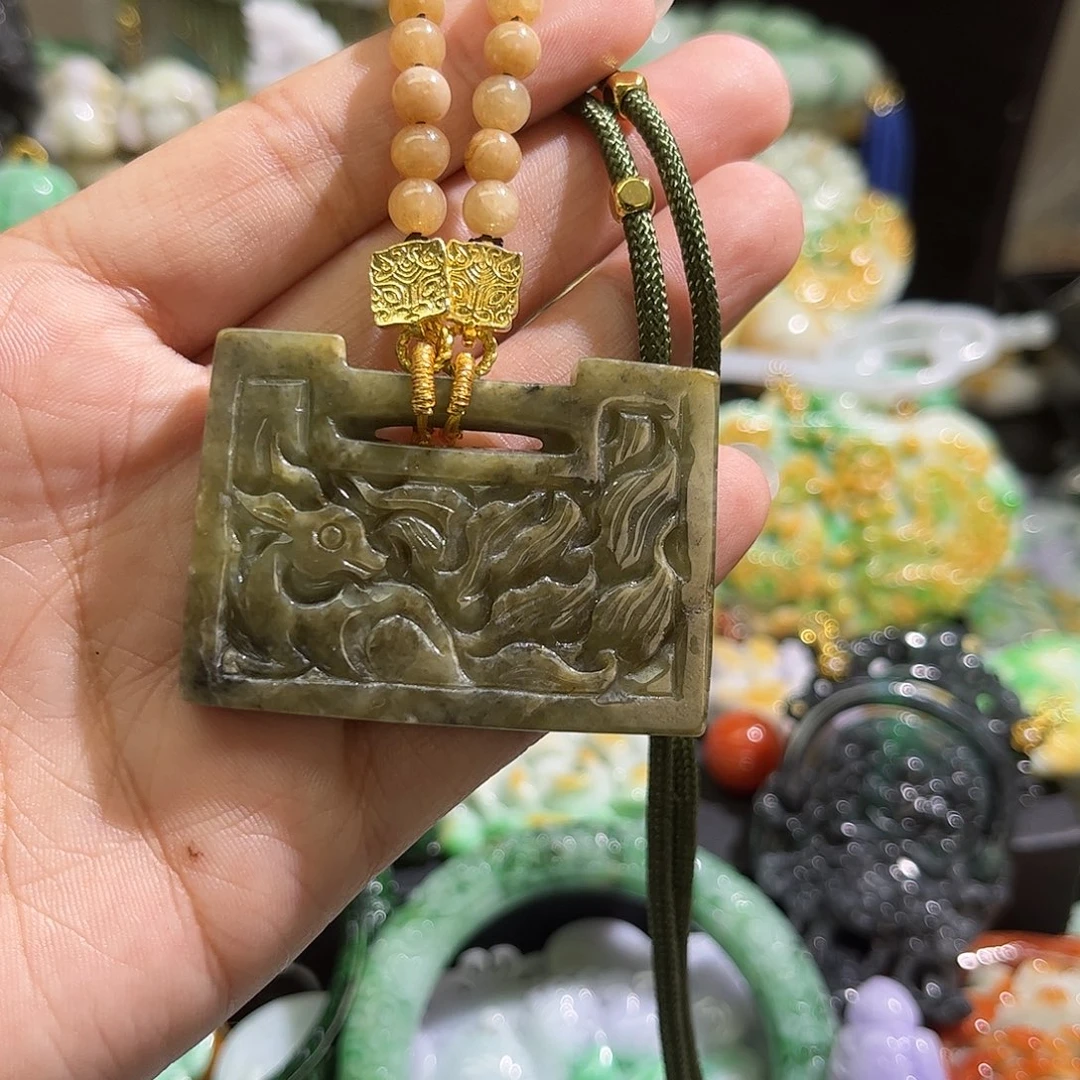 翡翠未镶嵌颈饰待编织