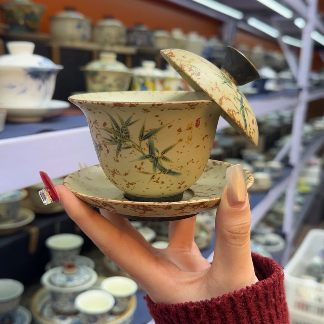 我在外面吃饭呢你在哪