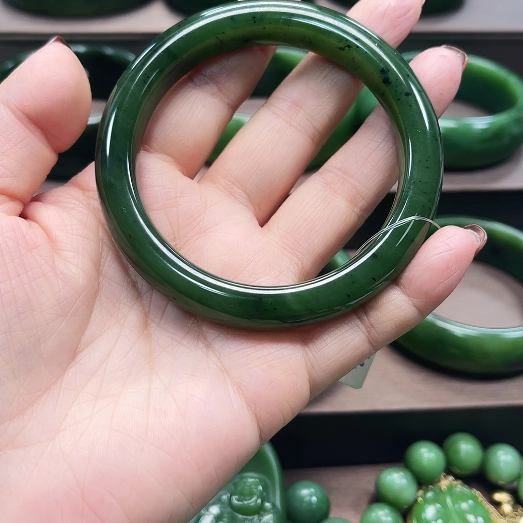 和田玉（碧玉）未镶嵌手镯