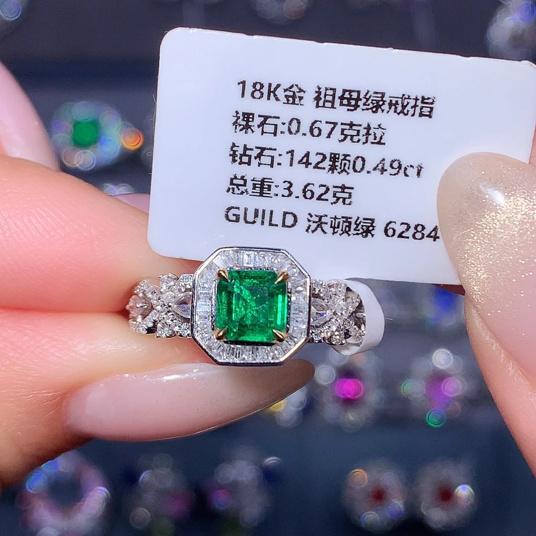 18K金镶嵌祖母绿戒指