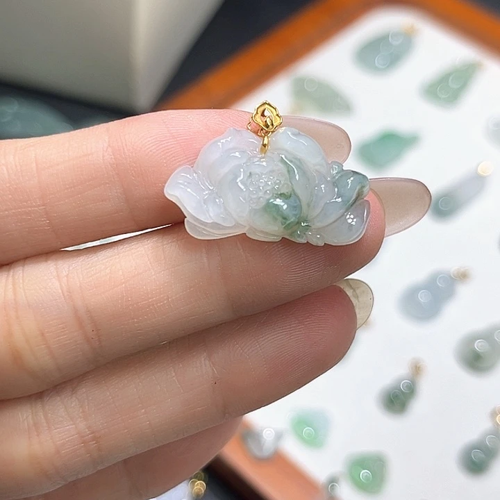 翡翠18K金镶嵌颈饰