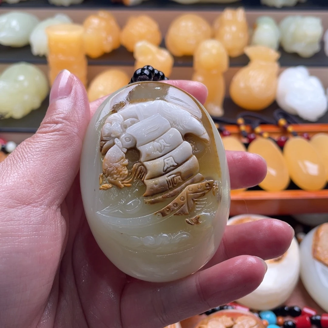 y***i石材天然古青石手把件