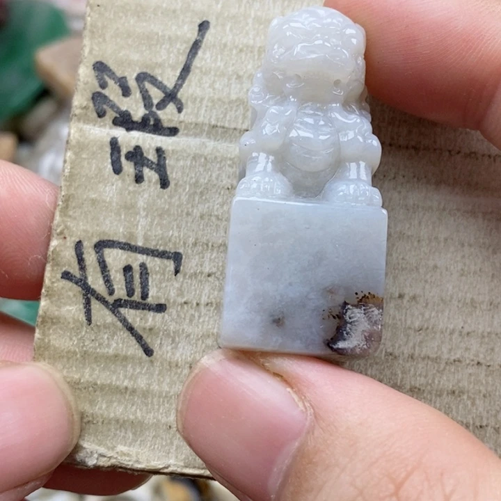 硅化珊瑚（珊瑚玉）未镶嵌颈饰吴**?