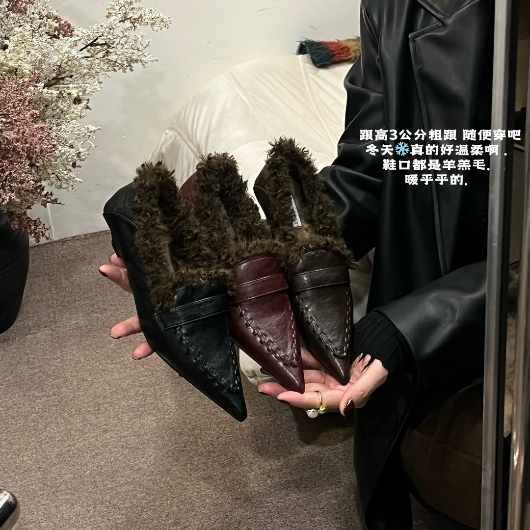 2025冬季新款粗跟羊羔毛复古尖头加绒毛毛棉鞋低跟显瘦深口单鞋