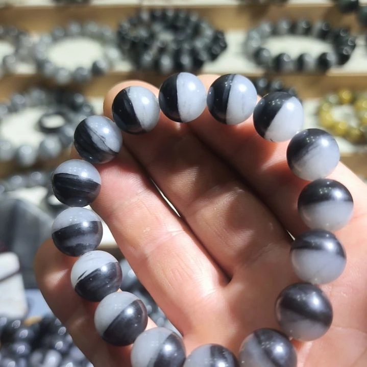 遇***弟石英岩玉手链未镶嵌