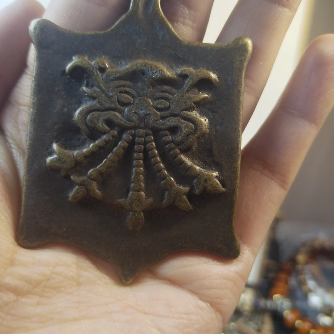 铜木质吊坠 藏式天铁十二生肖九宫八卦背云雪狮錾刻托甲文玩摆件