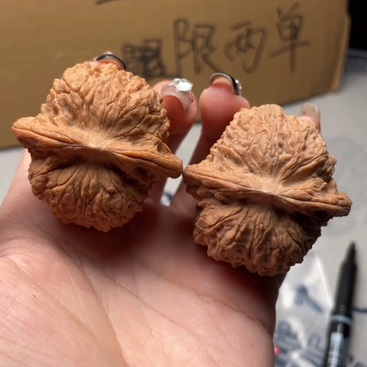 蒙***尔把件文玩核桃血麒麟42