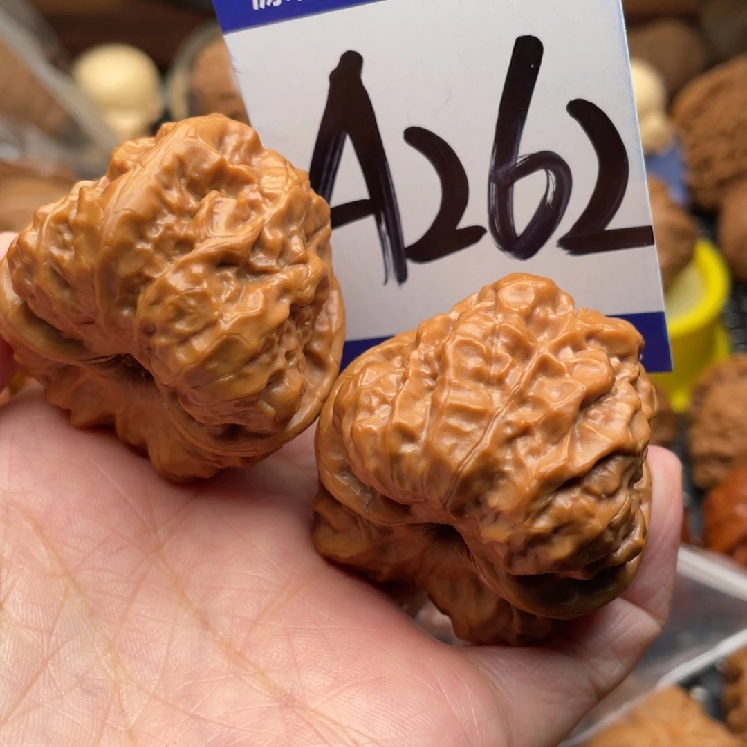 冷***、把件文玩核桃蛤蟆头40