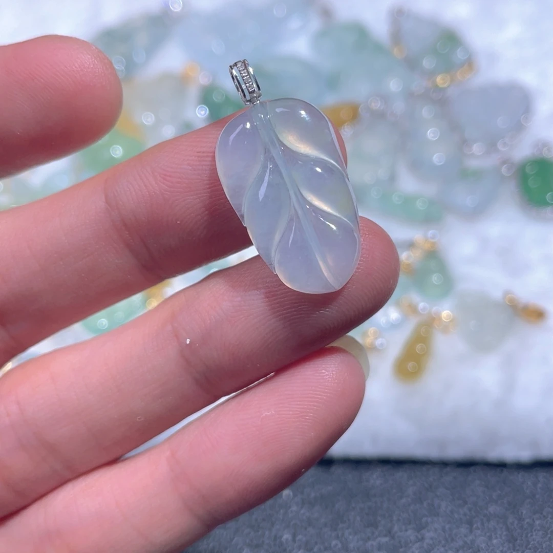 翡翠18K金镶嵌颈饰翡翠