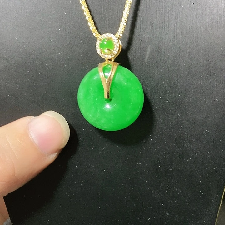 翡翠18K金镶嵌颈饰吊坠