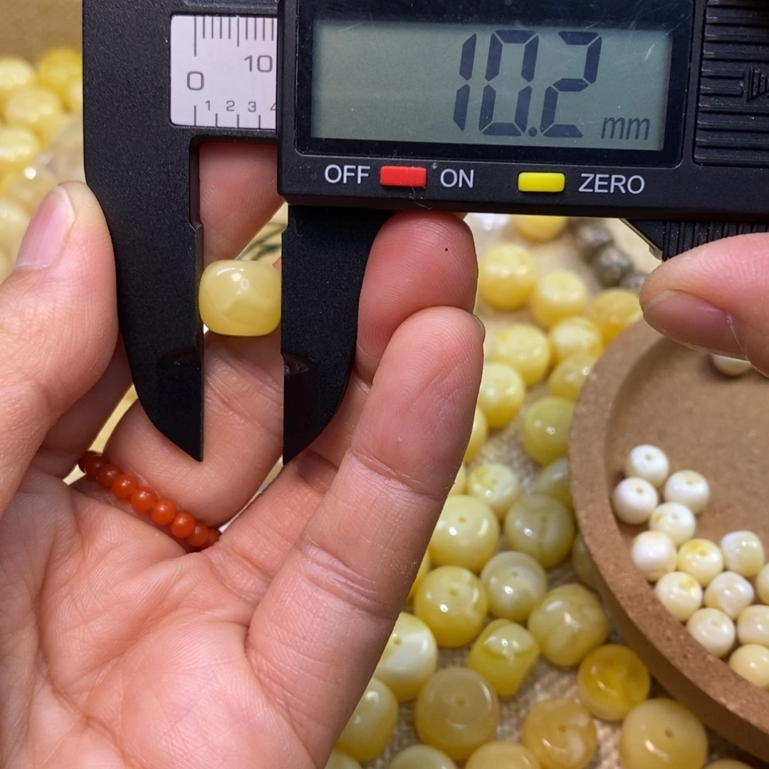 裸石琥珀未镶嵌原矿蜜蜡配珠