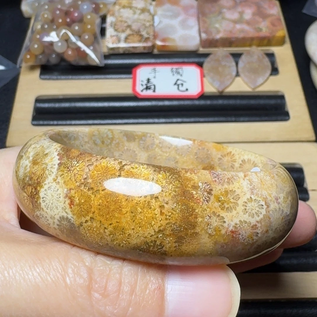 硅化玉54带皮的黄花，可盘未镶嵌