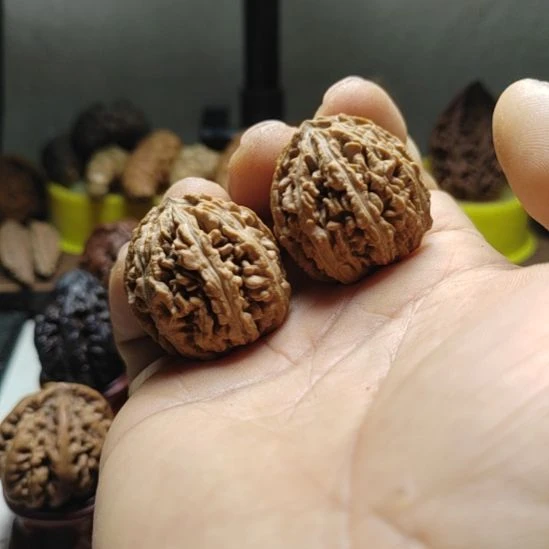 文玩核桃把件蚂蚁纹圆球