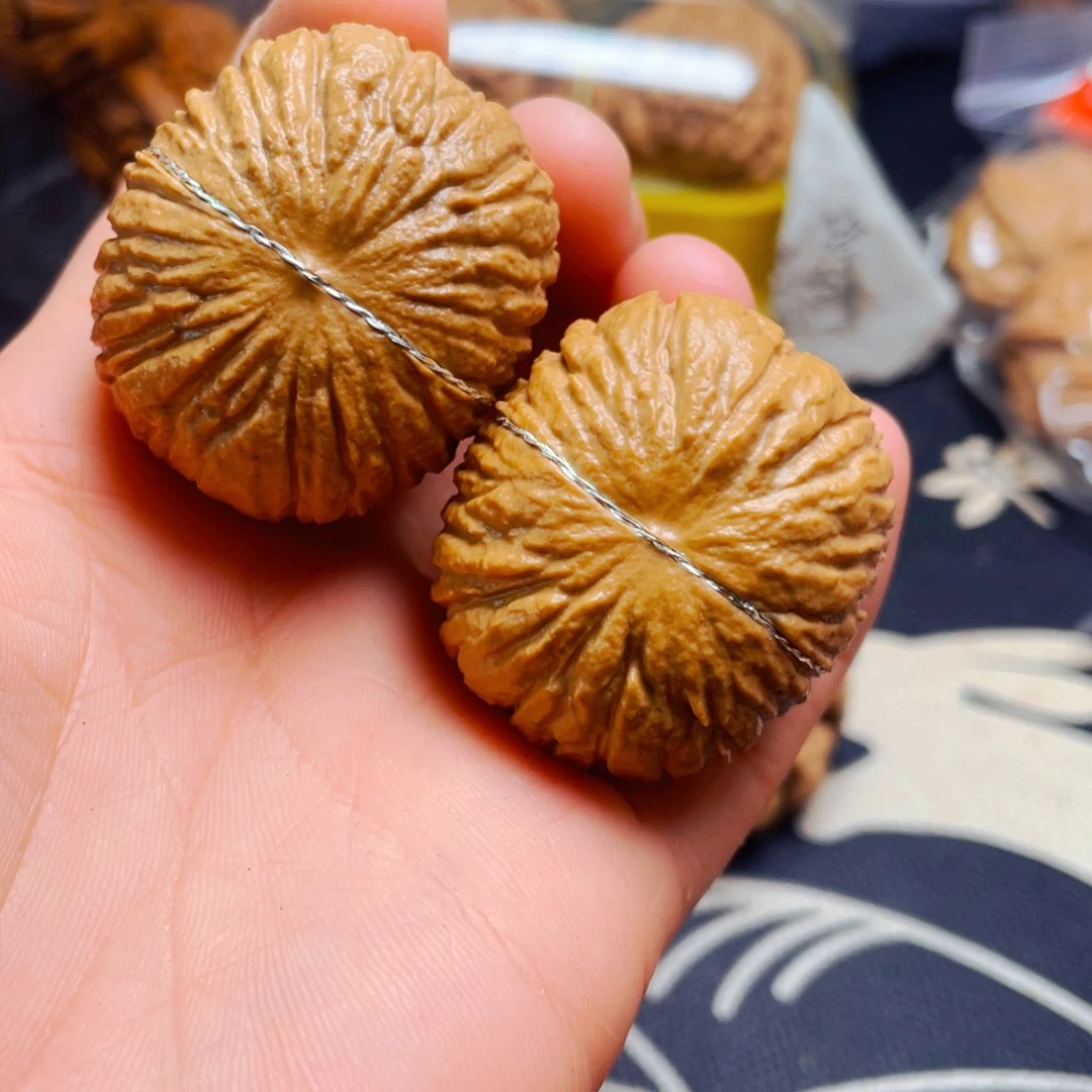 文玩核桃吊坠猴头元宝