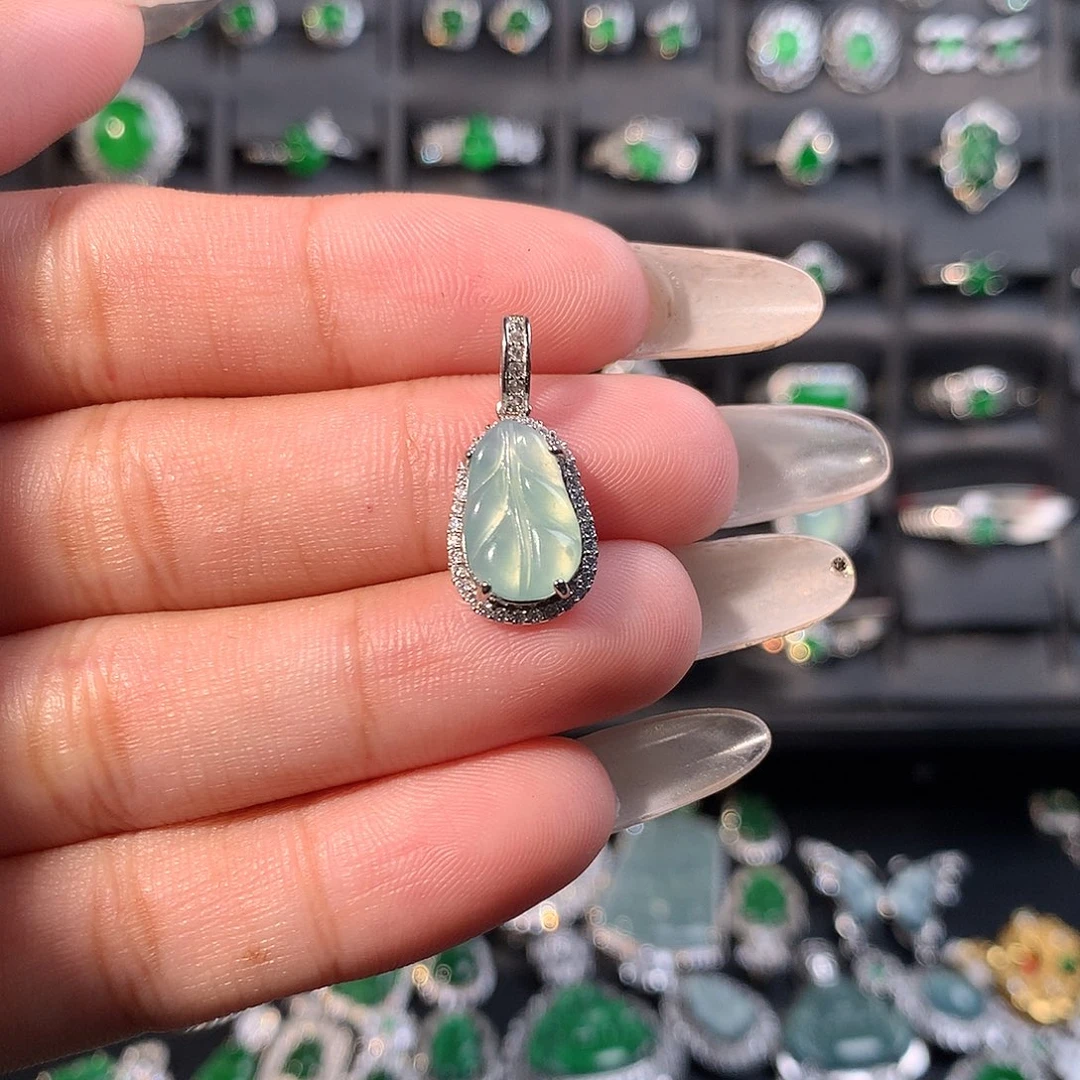 翡翠未镶嵌颈饰叶子