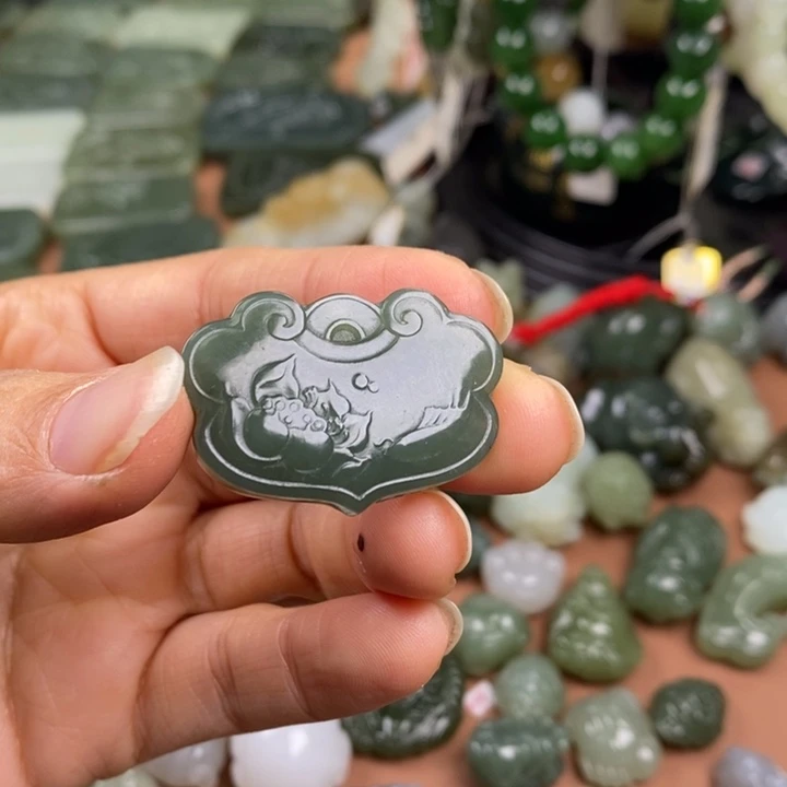 和田玉未镶嵌颈饰予