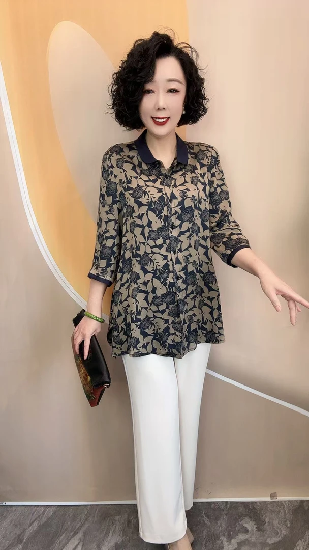 13夏新款薄款玫瑰花中老年宽松大码遮肉开衫衬衫上衣，衣长70