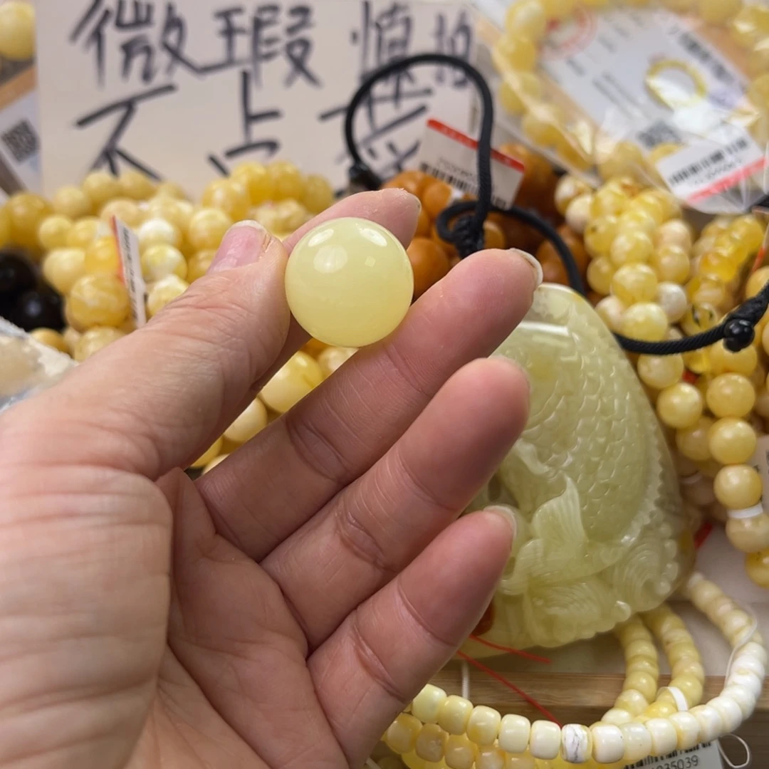 琥珀珠宝奇石未镶嵌