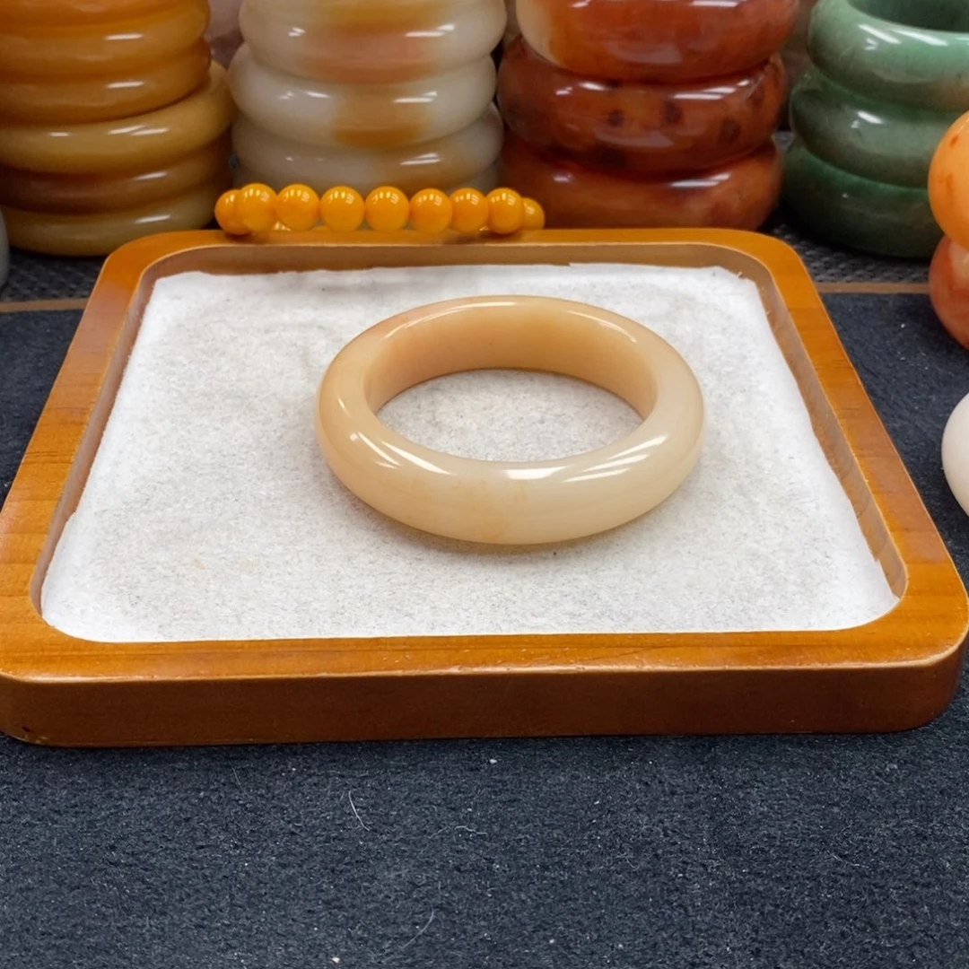 土***倪石英岩玉未镶嵌手镯（圆镯）