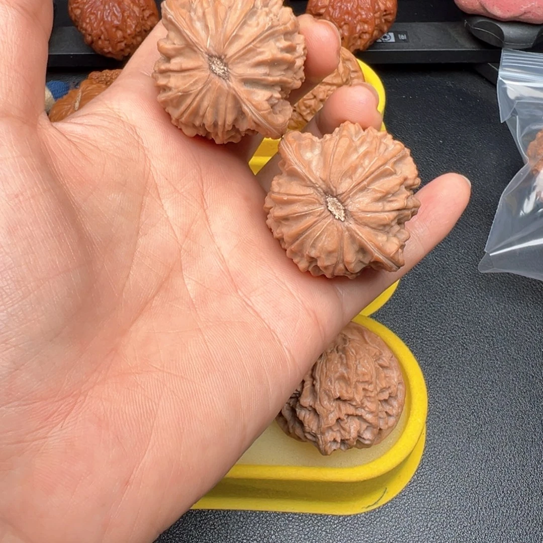 把件核桃41.8同树红皮磨盘