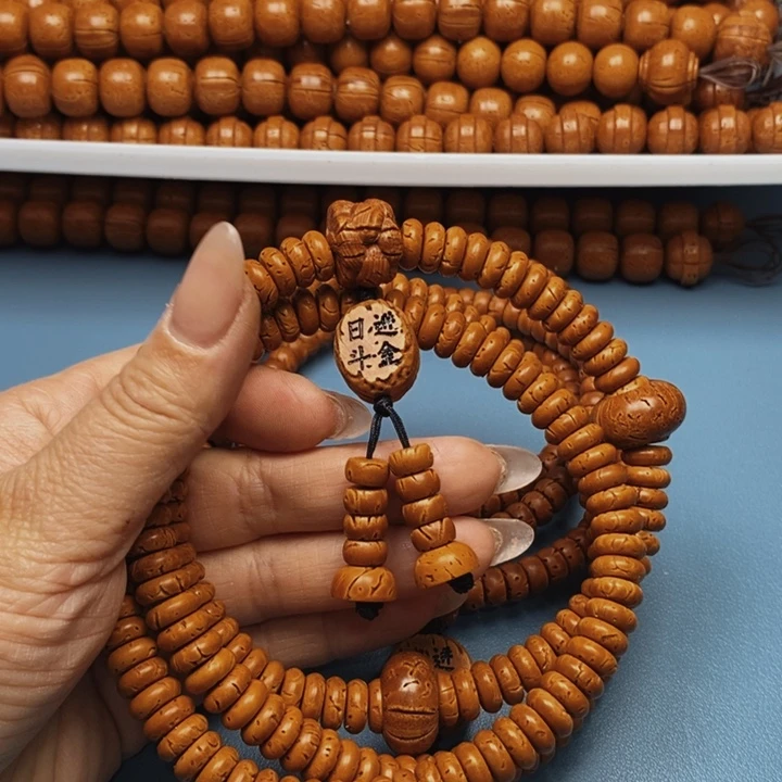 临***荣桃核脖挂盘缠4乘10花皮色差200颗