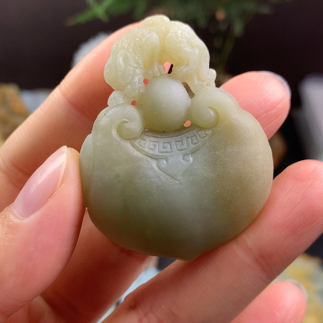 定制翡翠未镶嵌如意