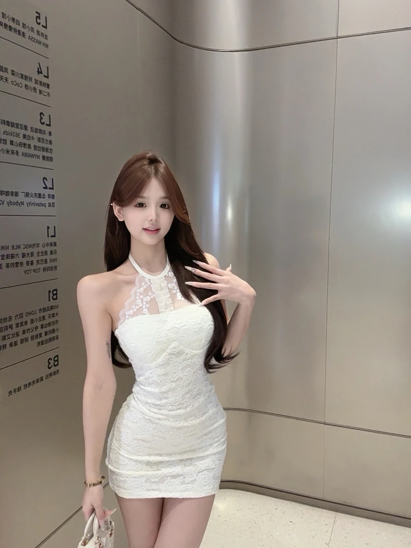 【CUTE专属】挂脖蕾丝收腰包臀短裙纯欲抹胸显瘦高级感连衣裙
