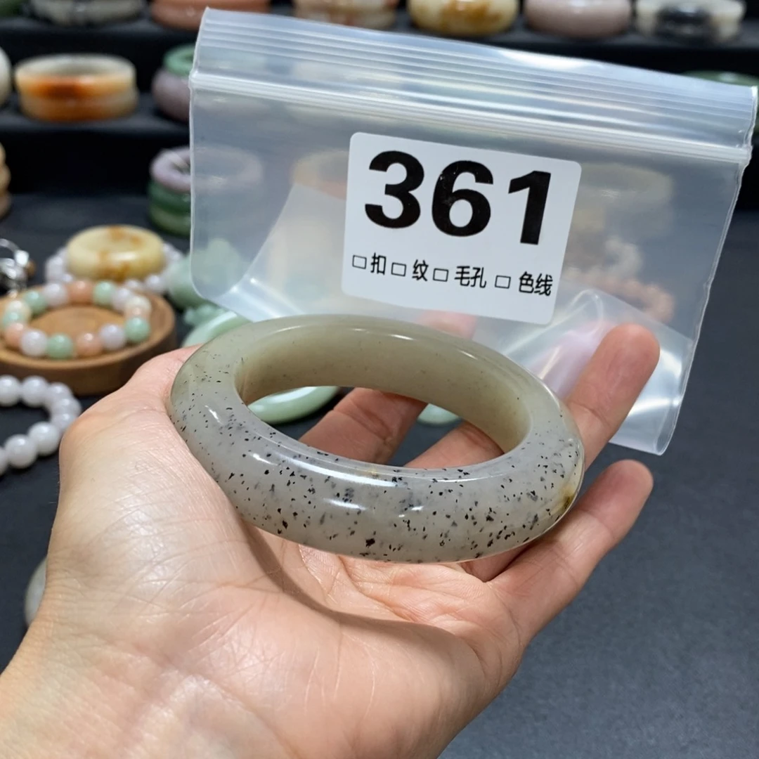 石英质玉手镯未镶嵌K****K