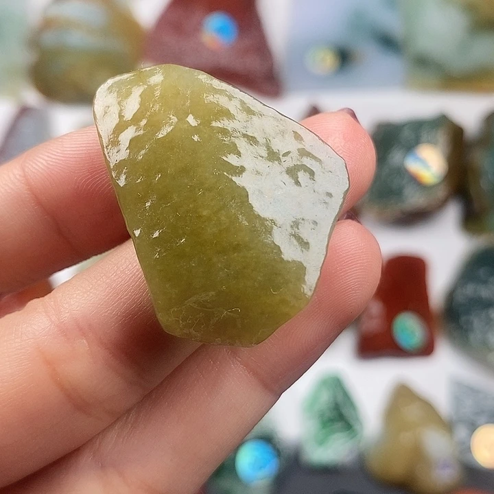 颈饰未镶嵌翡翠天然